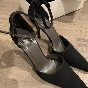 Vera Wang Bridal Black heels peau